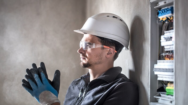  4 Electrical Safety Training Must-Haves for Workers