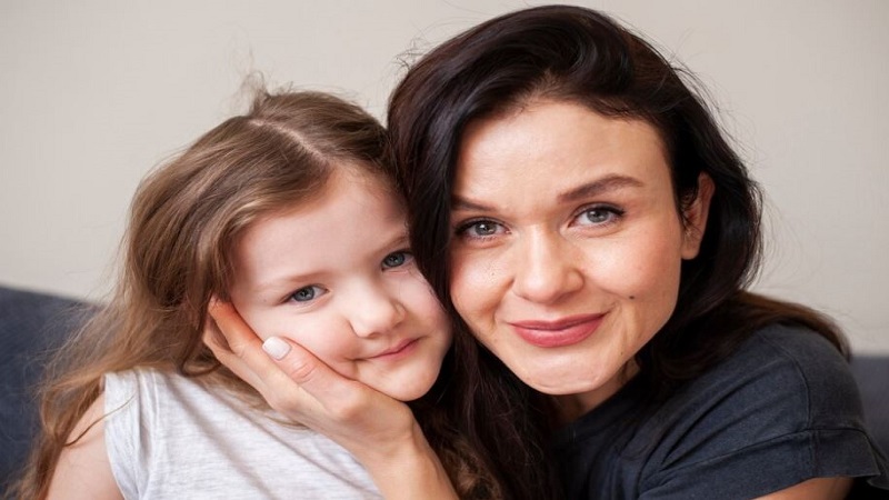 Mom Makeovers: How Eyelid Enhancements Can Boost Confidence After Parenthood