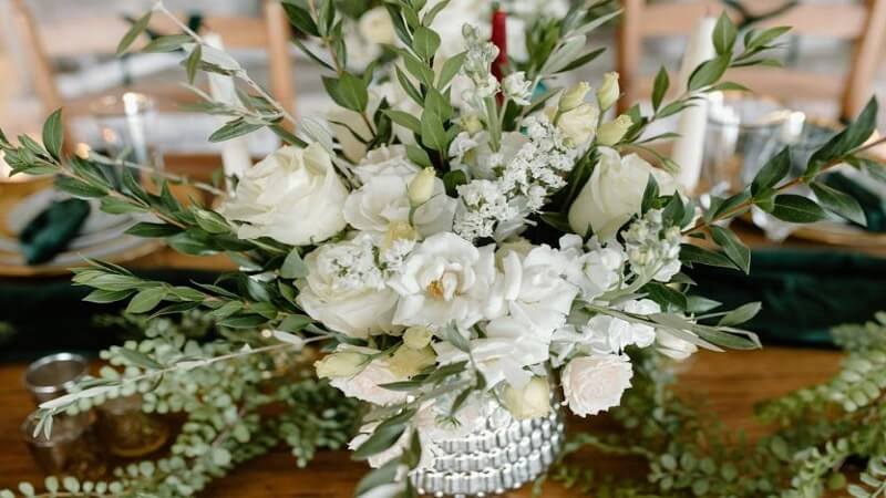 How to Create Stunning Floral Centerpieces for Your Dining Table