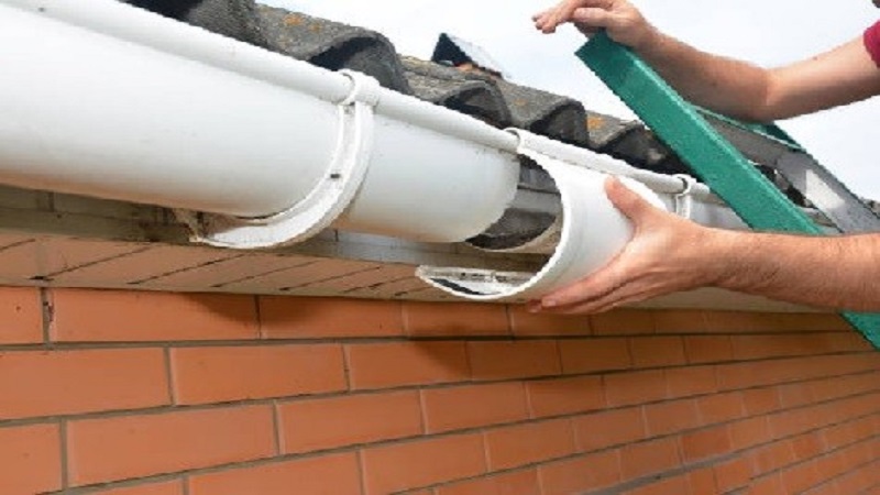 Avoid Costly Repairs: How Gutter Service Experts Safeguard Your Investment