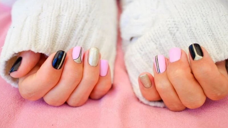 How Nail Stickers Can Be Use to Enhance Your Personal Appearance Depending On the Setting